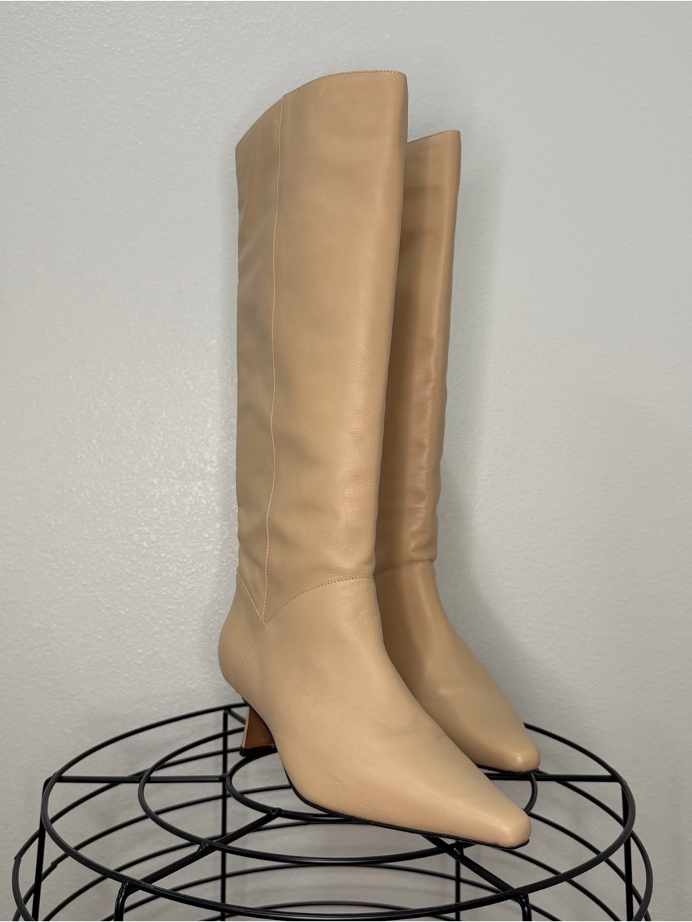 Anthropology classy Knee-High Pointed Toe Boots with heel in Beige NWOT